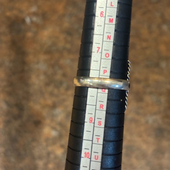 💙🩵Silver Rectangular Ring with Stone - Picture 4 of 5